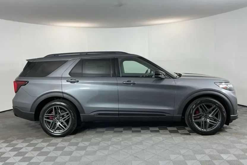 2025 Ford Explorer ST photo 1