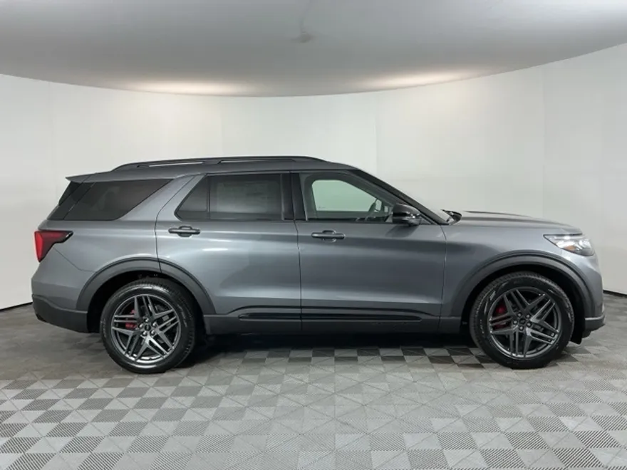2025 Ford Explorer ST photo 1