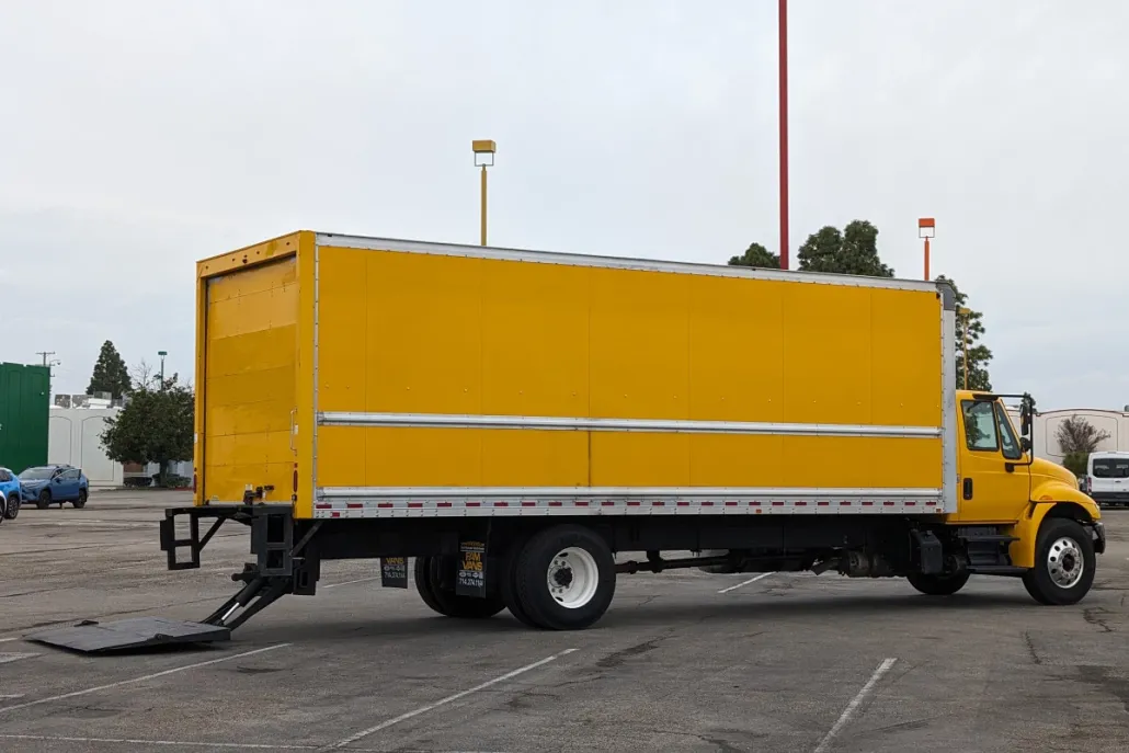 2018 International 4300 photo 1