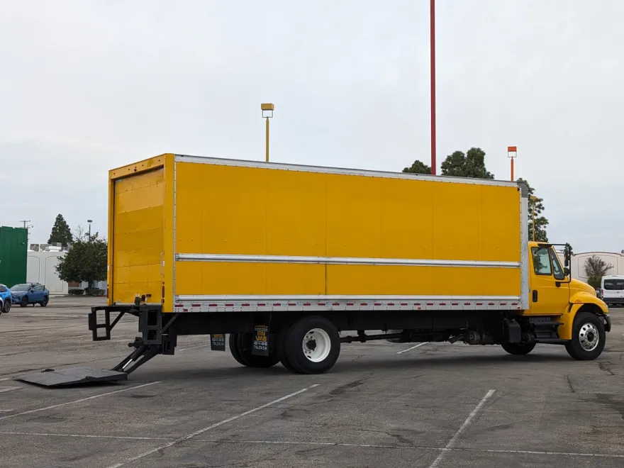 2018 International 4300 photo 1