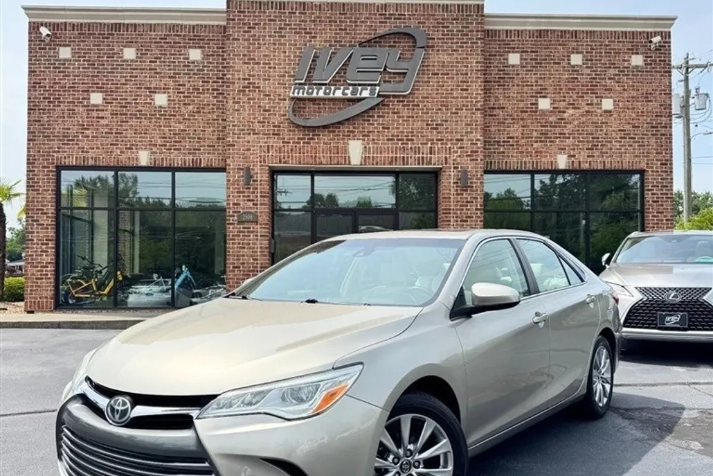 2017 Toyota Camry XLE V6 photo 1