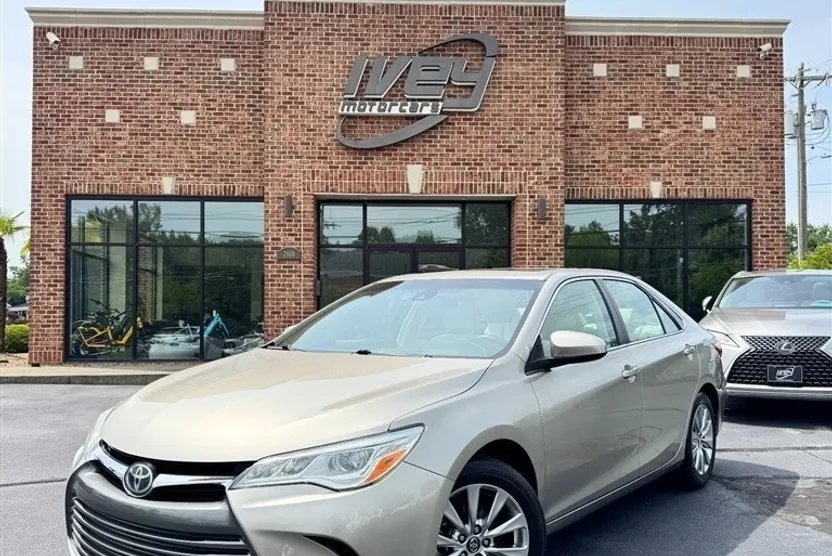 2017 Toyota Camry XLE V6 photo 1