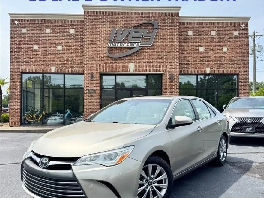 2017 Toyota Camry XLE V6 photo 1