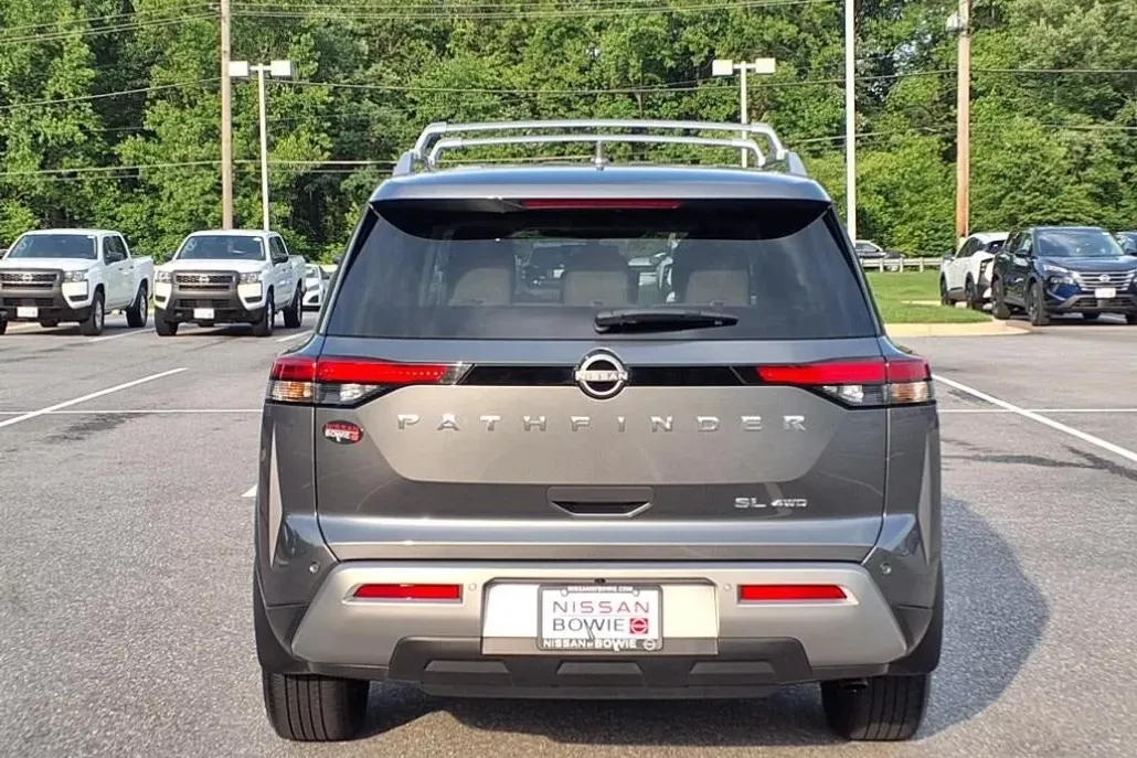 2023 Nissan Pathfinder SL photo 1
