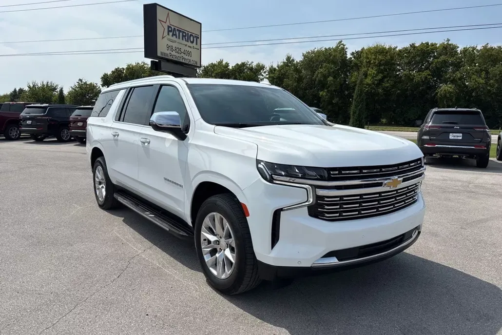 2023 Chevrolet Suburban Premier photo 1