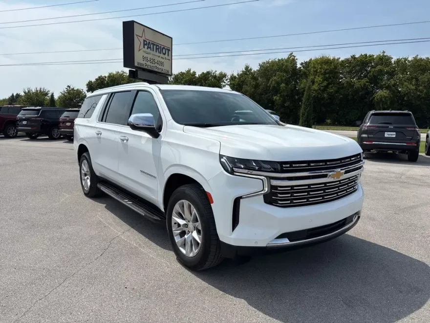 2023 Chevrolet Suburban Premier photo 1