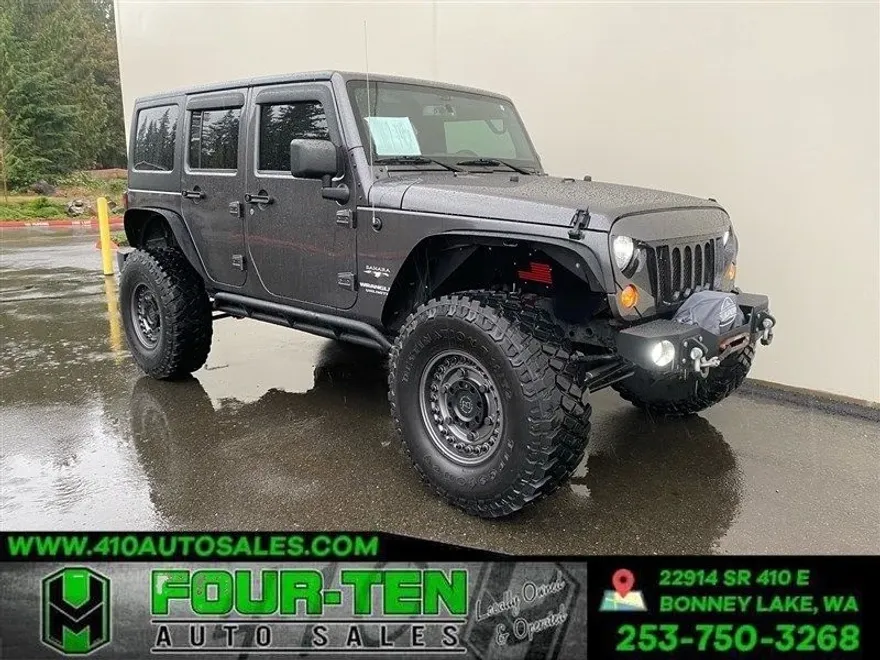2017 Jeep Wrangler Unlimited Sahara photo 1