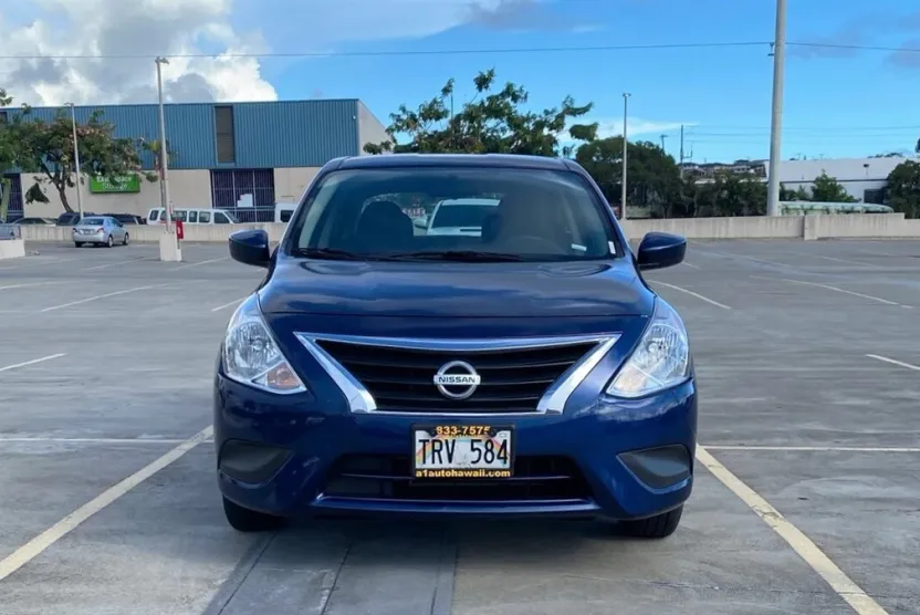 2019 Nissan Versa SV photo 1