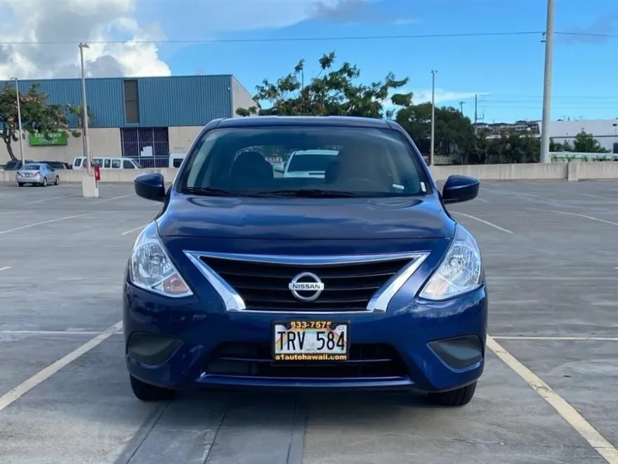 2019 Nissan Versa SV photo 1