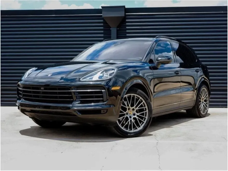 2023 Porsche Cayenne Platinum Edition E-Hybrid photo 1