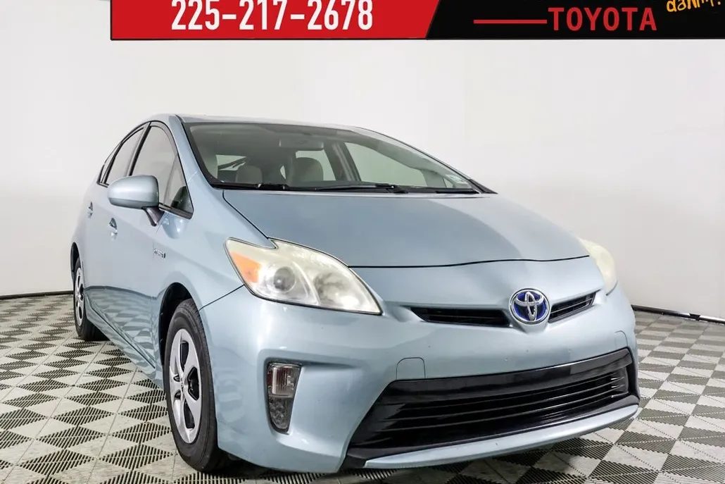 2013 Toyota Prius Three photo 1