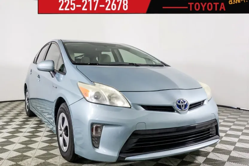 2013 Toyota Prius Three photo 1