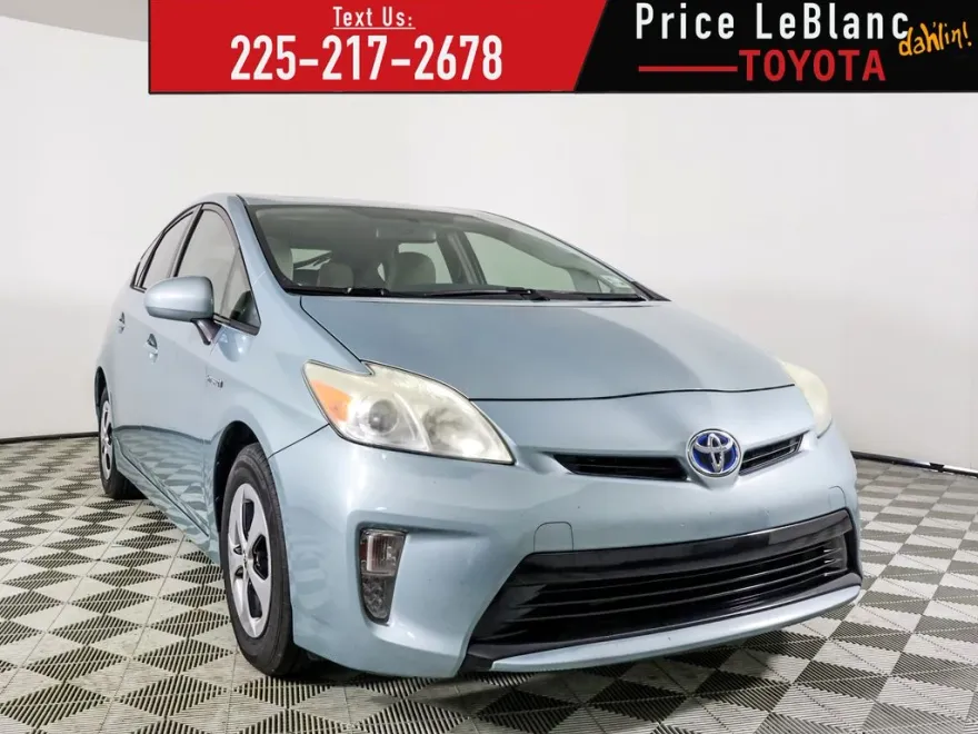 2013 Toyota Prius Three photo 1
