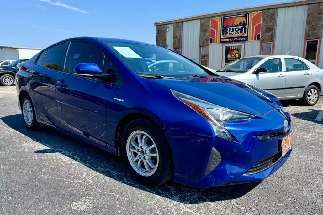 2018 Toyota Prius Four photo 1