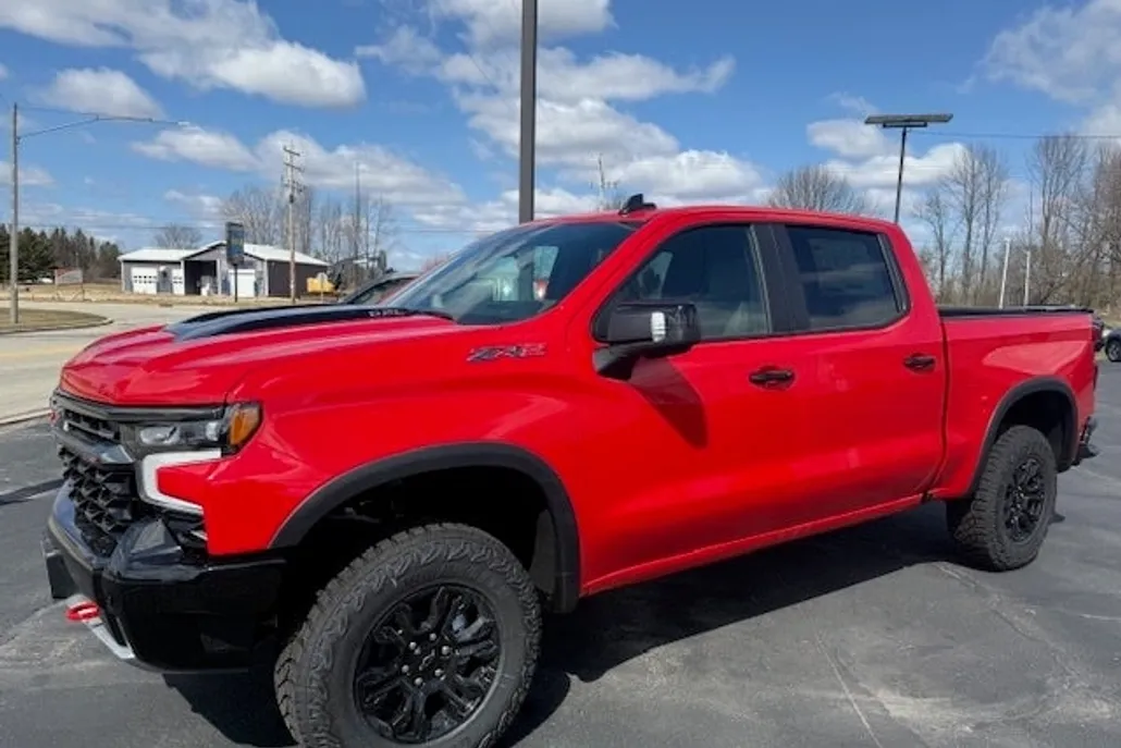 2025 Chevrolet Silverado 1500 ZR2 photo 1