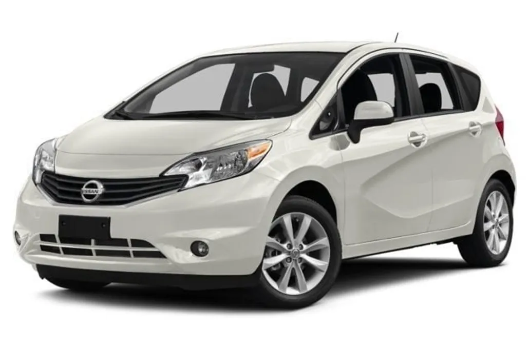 2015 Nissan Versa Note SV photo 1