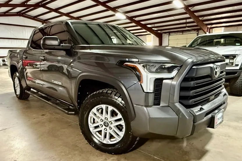2023 Toyota Tundra SR5 photo 1