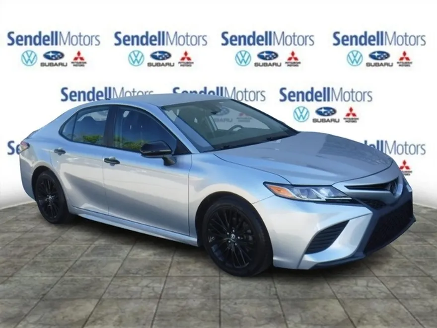 2019 Toyota Camry SE XLE photo 1