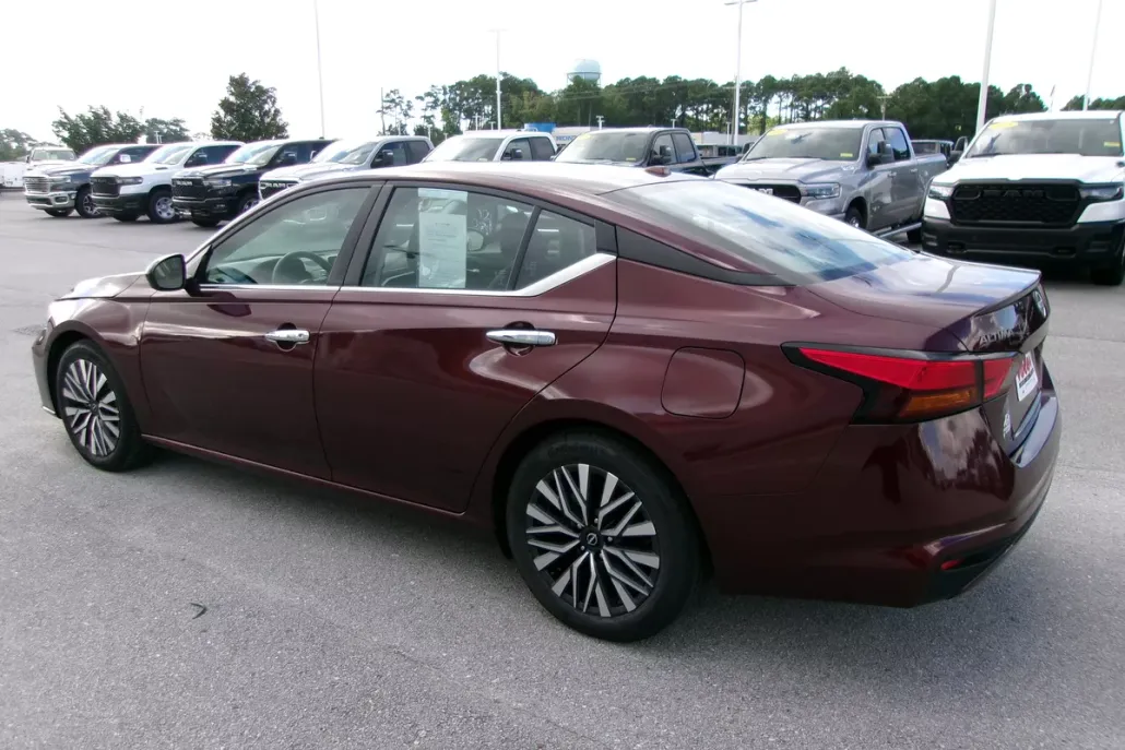 2024 Nissan Altima 2.5 SV photo 1