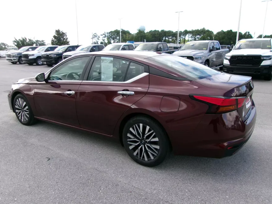 2024 Nissan Altima 2.5 SV photo 1