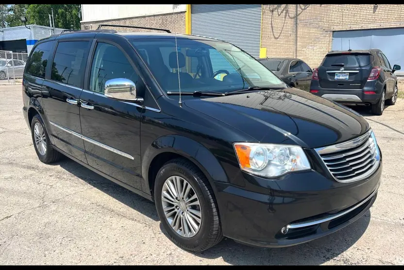 2014 Chrysler Town & Country Limited photo 1