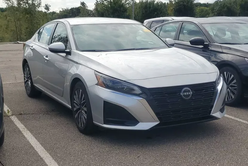 2023 Nissan Altima 2.5 SV photo 1