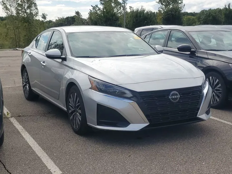 2023 Nissan Altima 2.5 SV photo 1