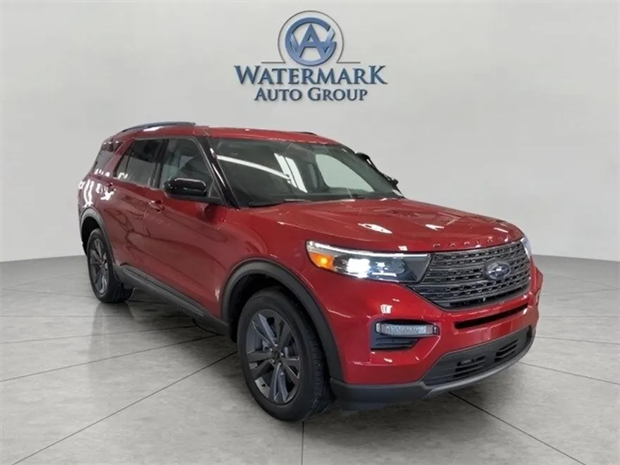 2024 Ford Explorer XLT photo 1