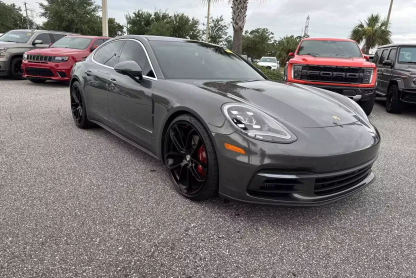 2018 Porsche Panamera 4S photo 1