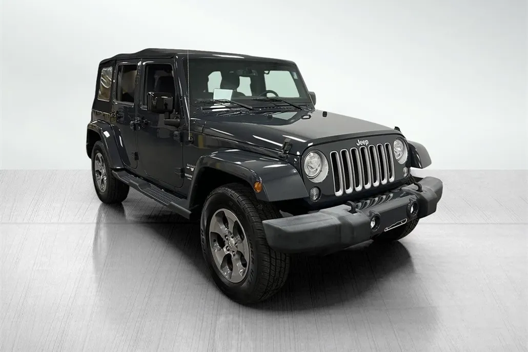 2017 Jeep Wrangler Unlimited Sahara photo 1
