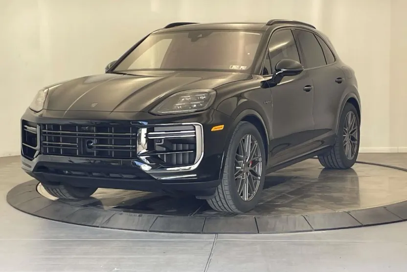 2025 Porsche Cayenne Turbo E-Hybrid photo 1