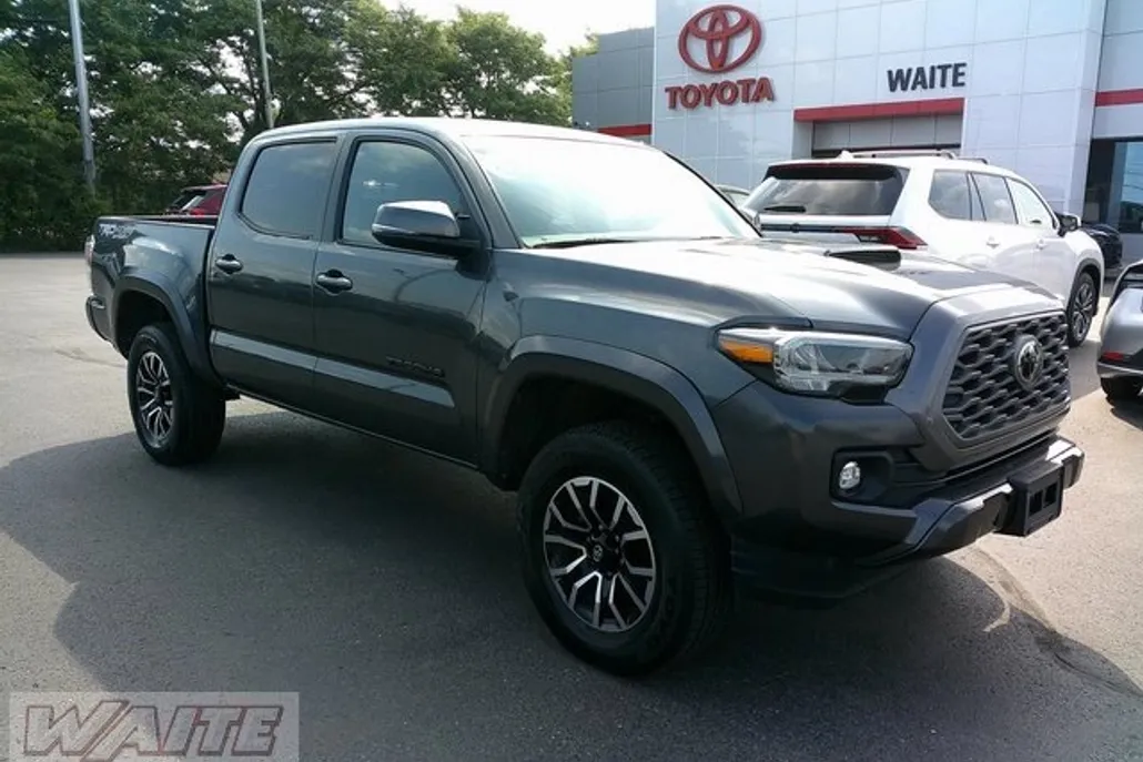 2023 Toyota Tacoma TRD Sport V6 photo 1