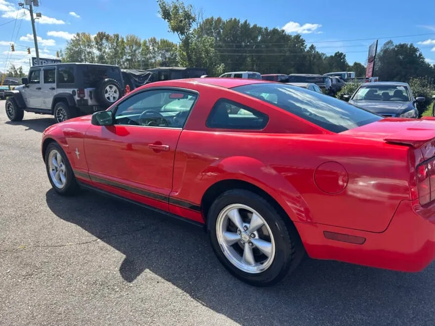 2008 Ford Mustang V6 Deluxe photo 1