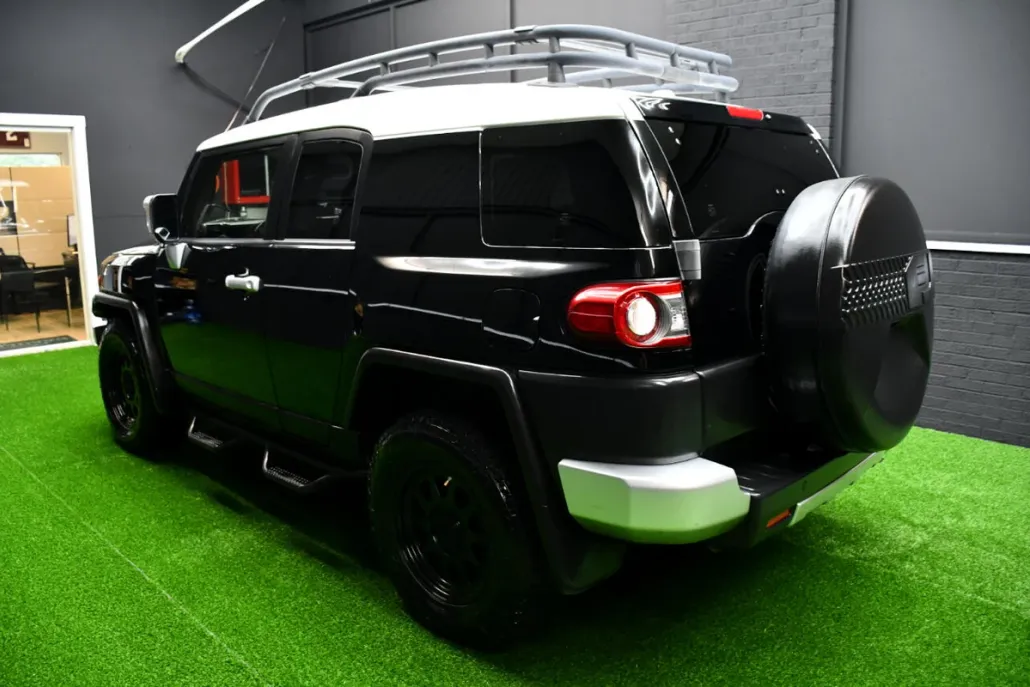 2013 Toyota FJ Cruiser Base photo 1