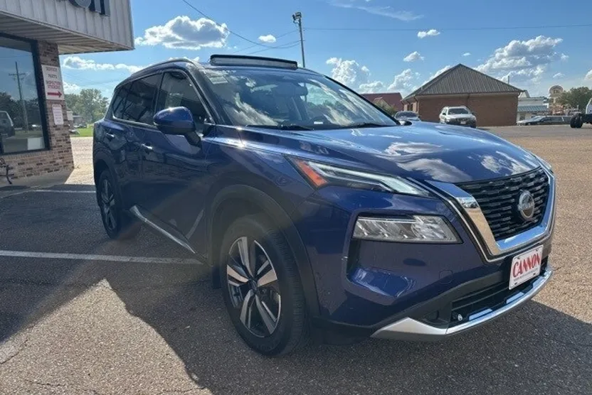 2023 Nissan Rogue Platinum photo 1