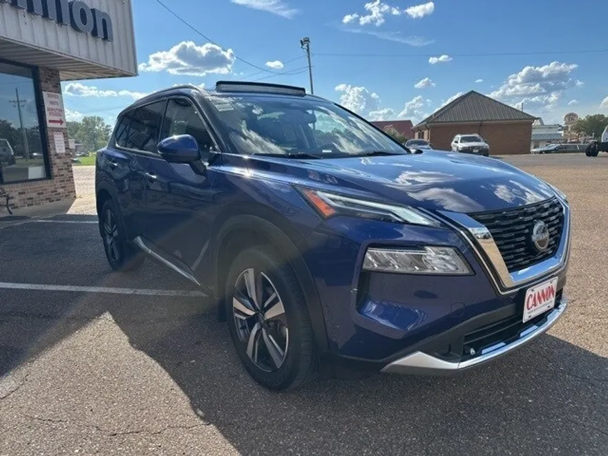 2023 Nissan Rogue Platinum photo 1