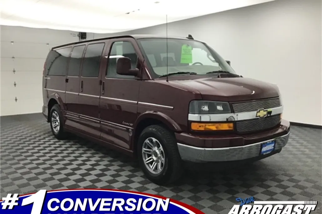 2023 Chevrolet Express photo 1