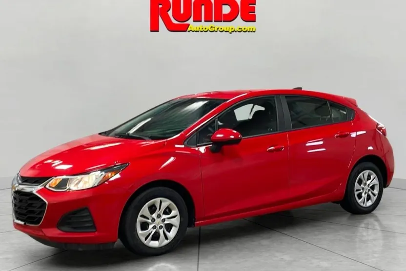 2019 Chevrolet Cruze LS photo 1