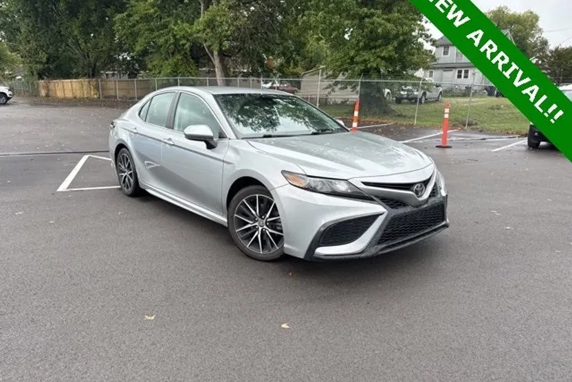 2021 Toyota Camry SE photo 1