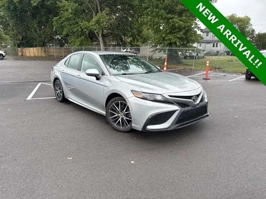 2021 Toyota Camry SE photo 1