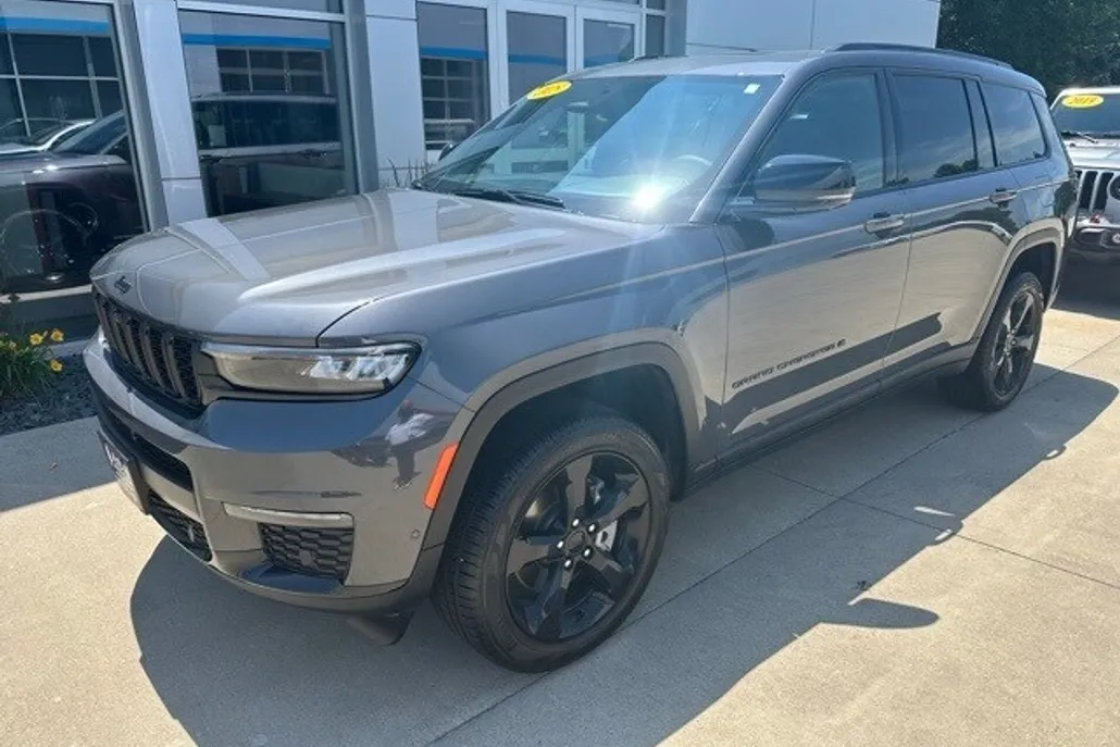 2025 Jeep Grand Cherokee Limited photo 1