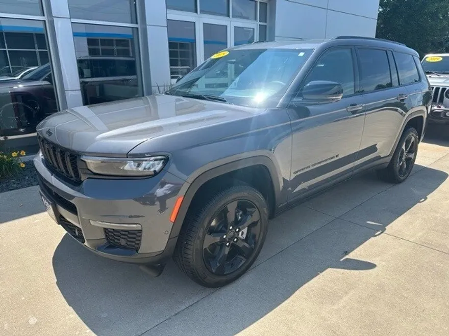 2025 Jeep Grand Cherokee Limited photo 1