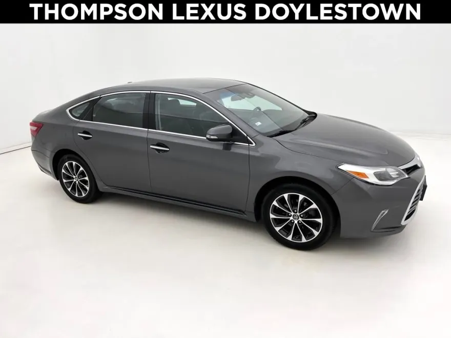 2018 Toyota Avalon Limited photo 1