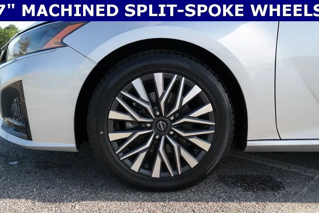 2024 Nissan Altima 2.5 SV photo 1