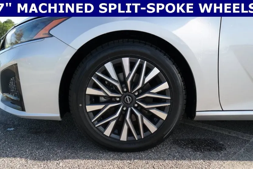 2024 Nissan Altima 2.5 SV photo 1