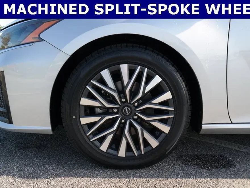 2024 Nissan Altima 2.5 SV photo 1