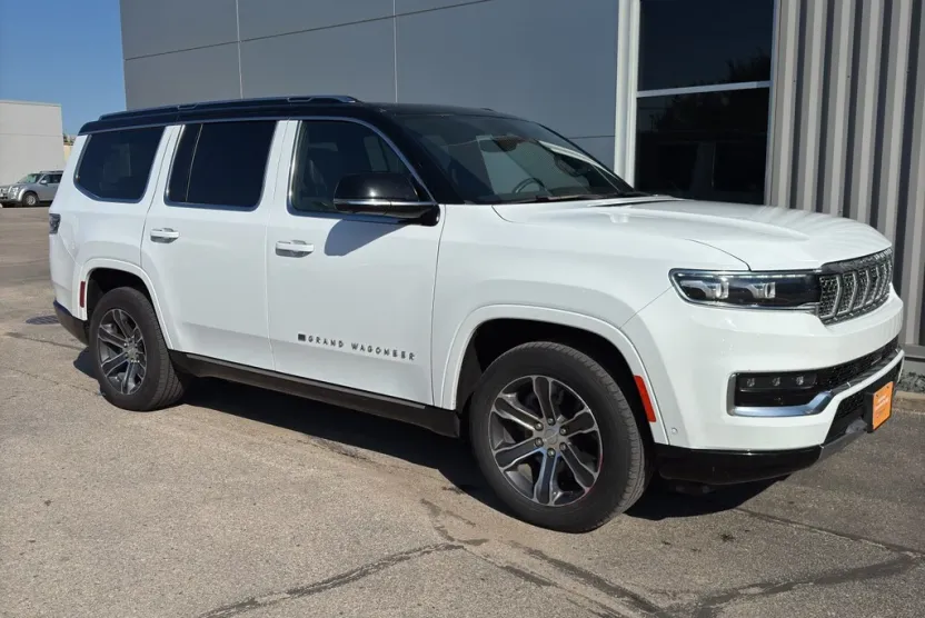 2023 Jeep Grand Wagoneer Base photo 1