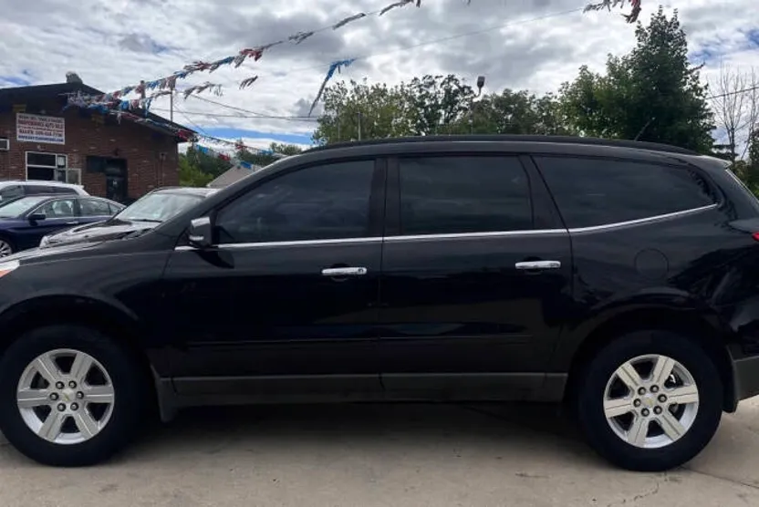2012 Chevrolet Traverse 1LT photo 1