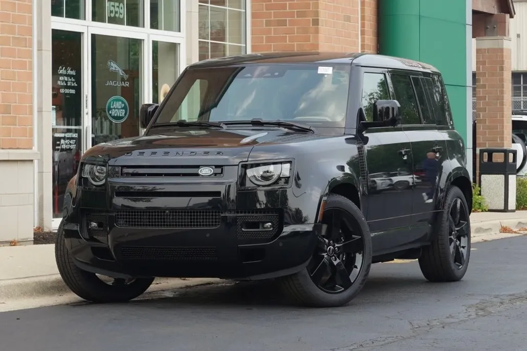 2025 Land Rover Defender 110 V8 photo 1