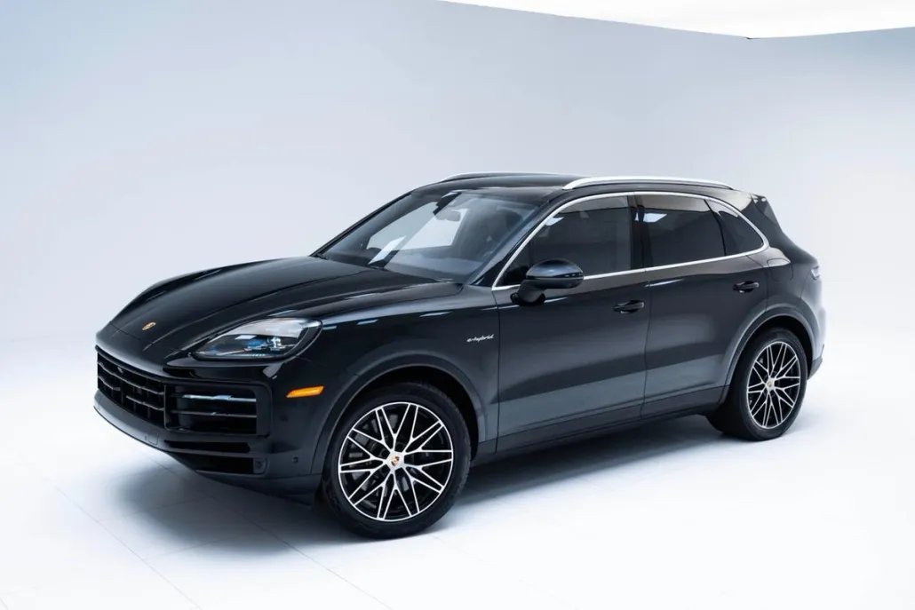 2024 Porsche Cayenne E-Hybrid photo 1